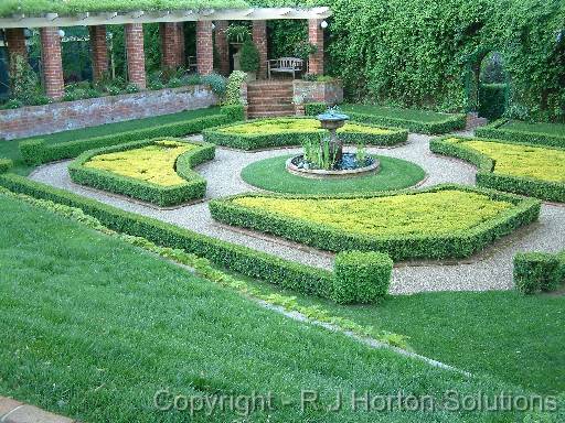 Tennis Court Parterre 